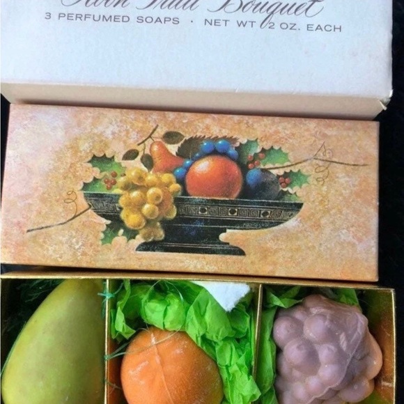Avon • Vintage • Fruit Bouquet • Perfumed Soap • New W/ Box - Picture 2 of 9